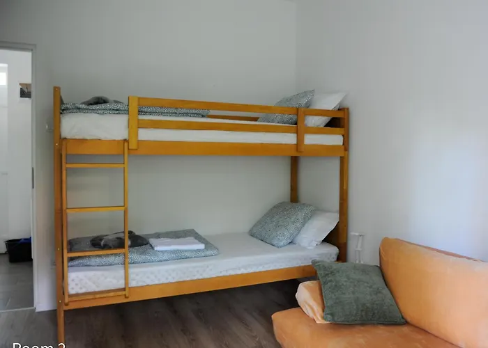 Quiet, Green, Relaxing Place - 2 Bedroom 巴拉顿菲赖德